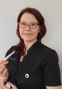 Olen Elina Koivistoinen SKY-kosmetologi ja kestopigmentoija ja palvelen Sinua Kauneushoitola Fiinixissä